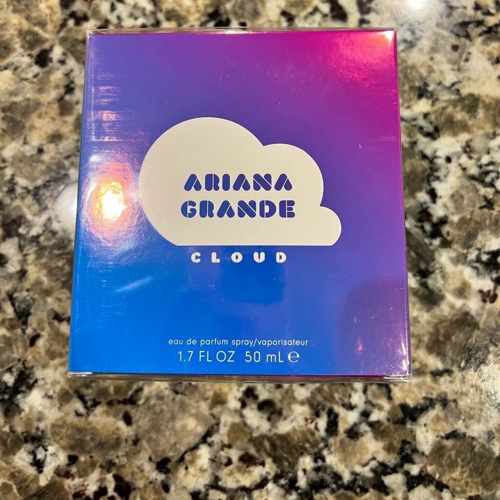 Ariana Grande cloud